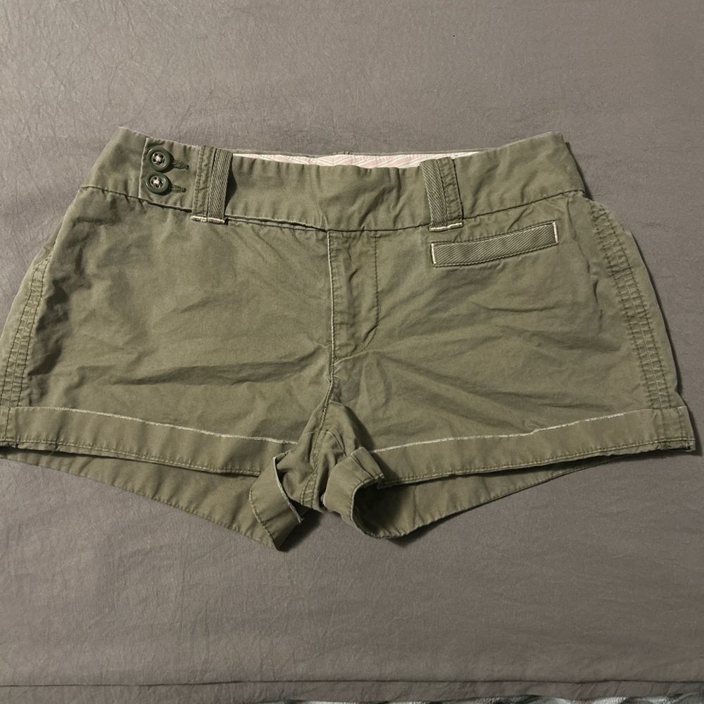 Old Navy Women's Cargo Shorts in Olive